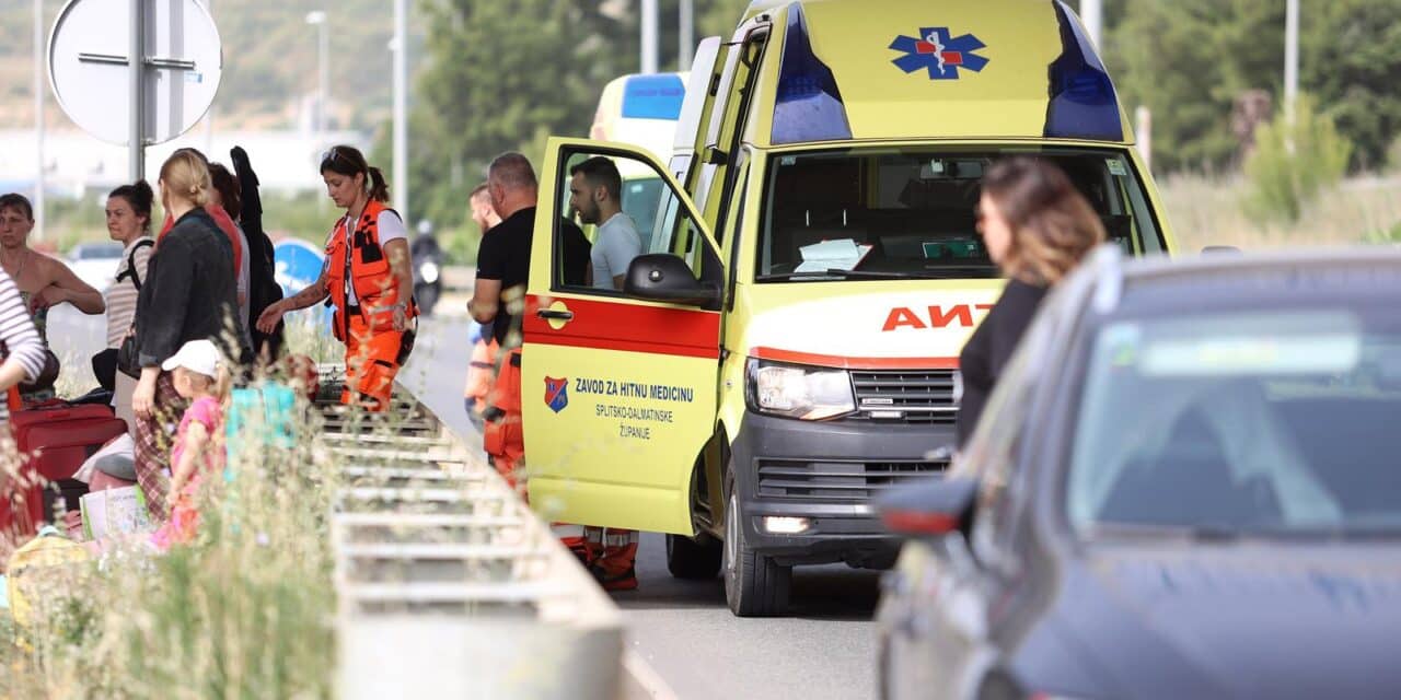 Na magistrali iz smjera Trogir-Split autobus ukrajinskih tablica sletio sa ceste