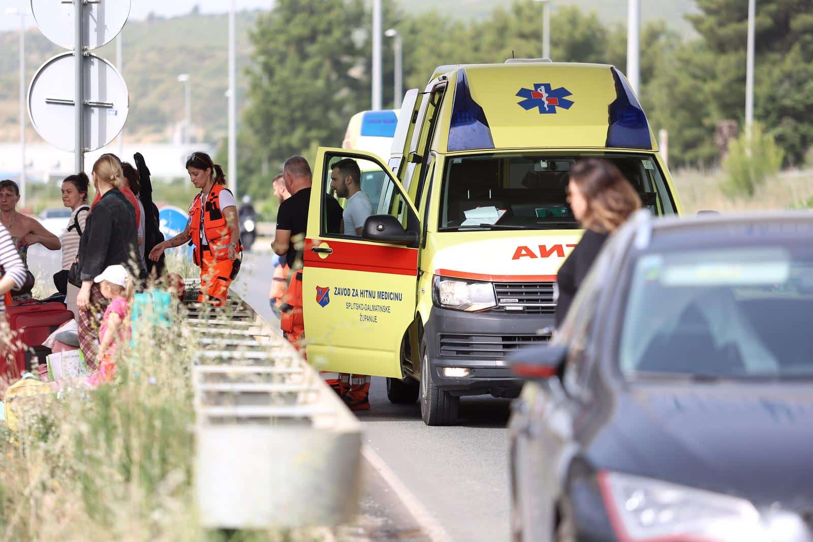 Na magistrali iz smjera Trogir-Split autobus ukrajinskih tablica sletio sa ceste