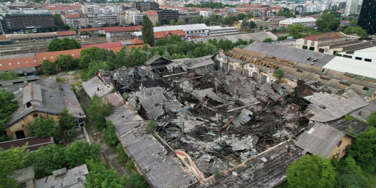 Zagreb: Pogled iz zraka na urušen krov u tvornici Gredelj