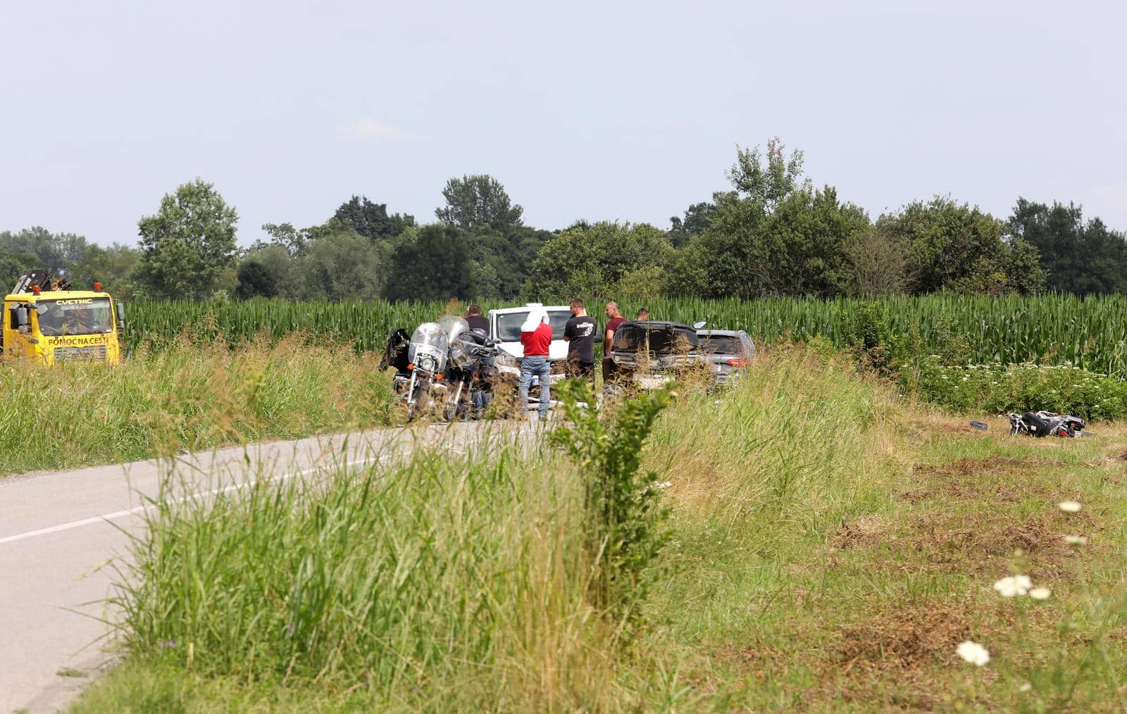 Sisak: U prometnoj nesreći u kojoj su sudjelovali osobno vozilo i motocikl, jedna osoba je poginula