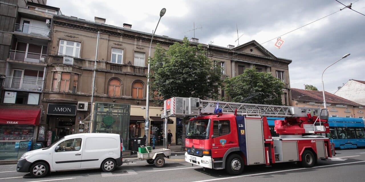 Zagreb: Vatrogasci otklanjaju posljedice oluje na Maksimirskoj cesti