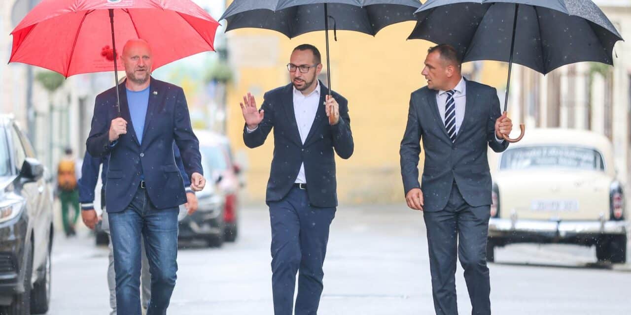 Zagreb: Tomislav Tomašević, Željko Kolar i Matija Posavec održali su konferenciju za medije na temu državnog preuzimanja osnivačkih prava nad općim bolnicama
