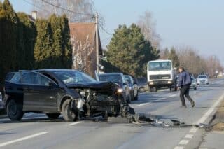 Osijek: U sudaru dvaju automobila jedan završio u kanalu uz cestu