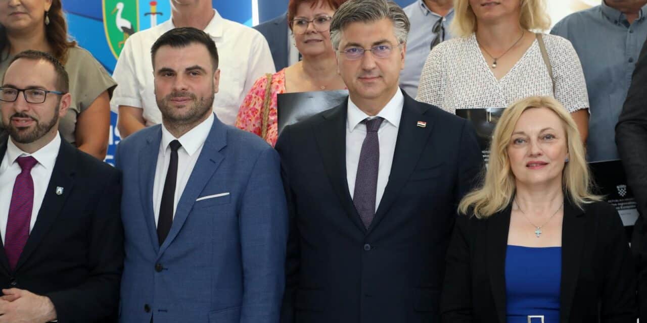 Sisak: Sastanak Vlade sa županima, predstavnicima Udruge gradova i Hrvatske zajednice općina