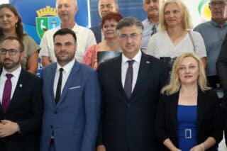 Sisak: Sastanak Vlade sa županima, predstavnicima Udruge gradova i Hrvatske zajednice općina