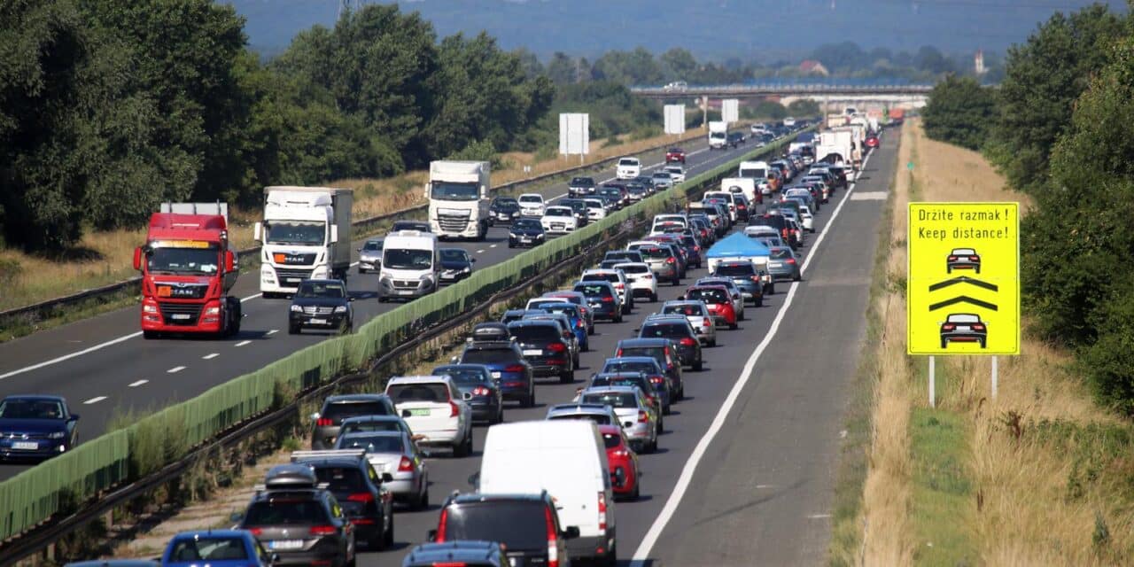 Udarni turistički vikend u punom jeku, gužve su na cestama od jutra