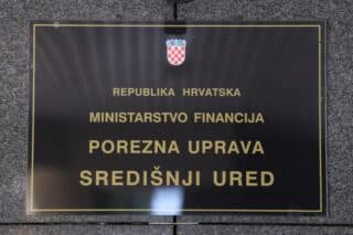 Zagreb: Zgrada Porezne uprave u kojoj se nalazi ured uhićenog Slaviše Penave