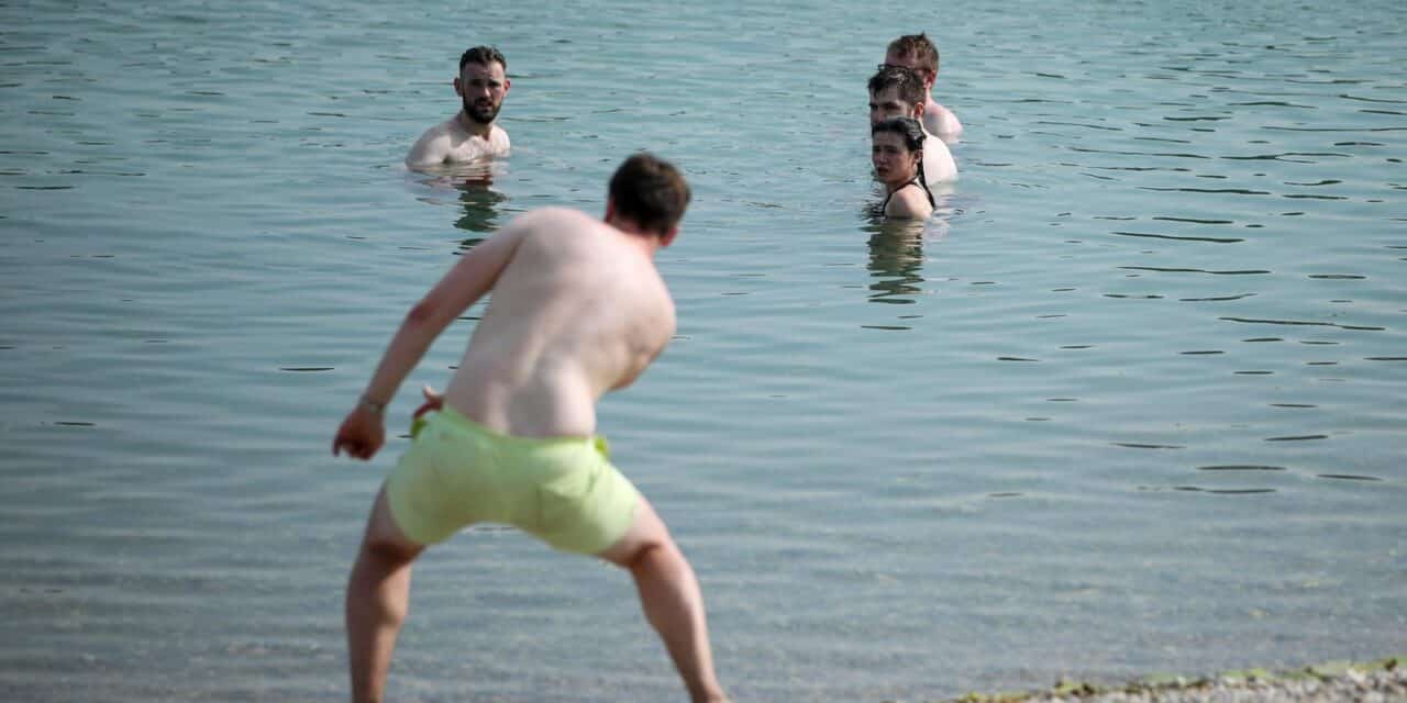 Zagreb: Građani spas od vrućine potražili na zagrebačkom Jarunu