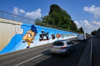 Zagreb: Napravljen mural “Vlak u snijegu” u čast Mati Lovraku