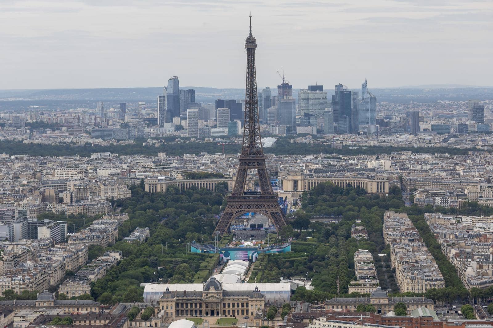 Panoramski pogled na Pariz sa Montparnasse nebodera visokog 210m metara