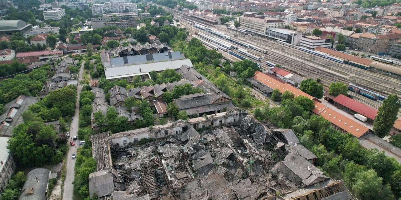 Zagreb: Pogled iz zraka na urušen krov u tvornici Gredelj