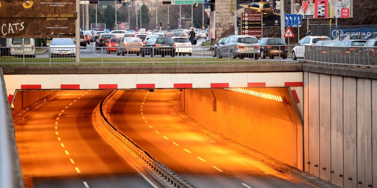 Zagreb: Prometna nesre?a na ulazu u podvo�njak sa Zagreba?ke avenije