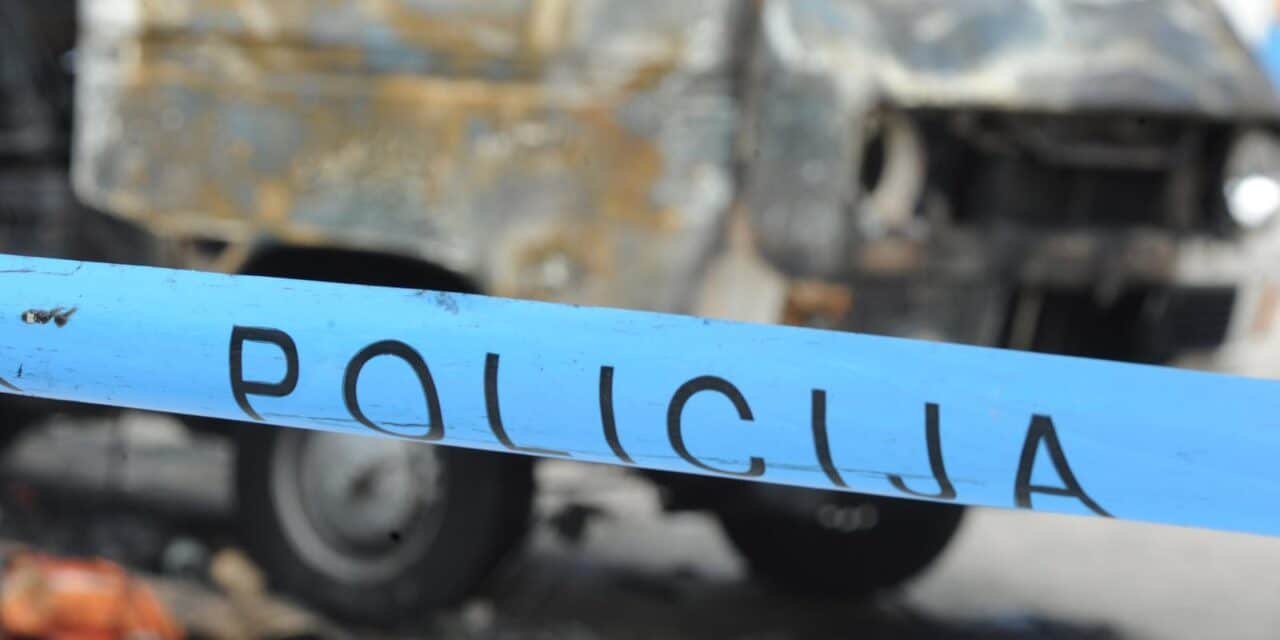 Vodice: U Ulici Ante Kukure izbio po�ar na parkiranom kombi vozilu
