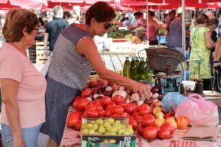 Zagreb: Ponuda svježeg voća i povrća na Trešnjevačkom placu