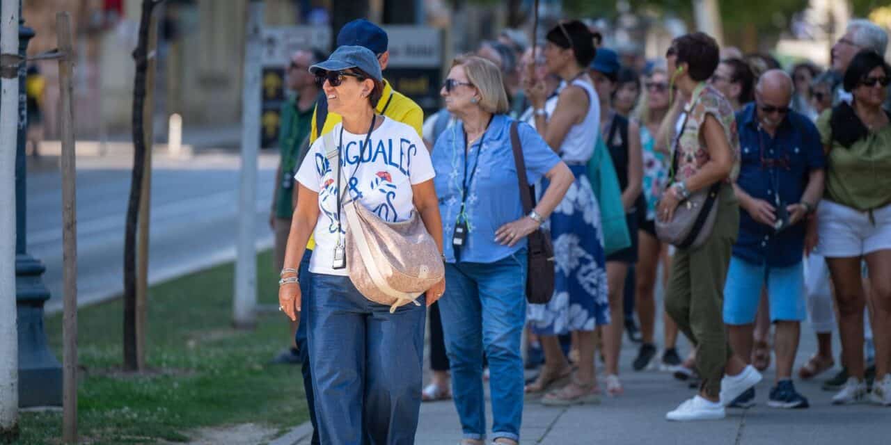 Zagreb: Mnogi su se odlučili za šetnju gradom unatoč ne baš ugodnim temperaturama