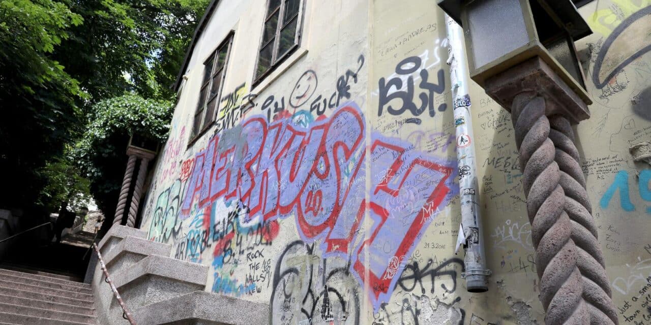 Zagreb: Izgubljena bitka protiv grafita na Zakmardijevim stubama