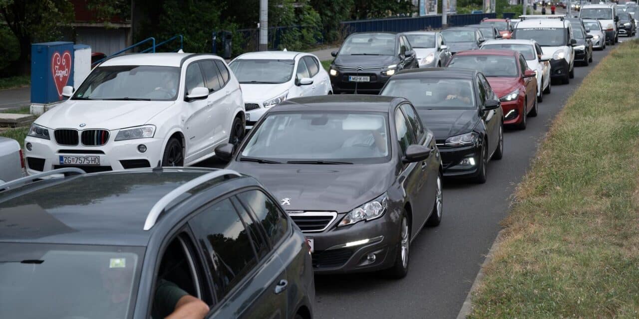 Zagreb: Prometna gužva na križanju Zagrebačke avenije i Savske ceste zbog radova na podvožnjaku