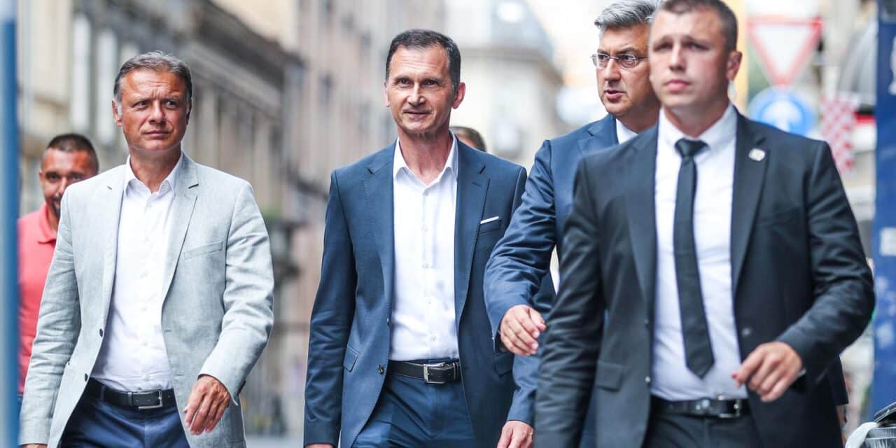 Zagreb: Dolazak članova stranke na sjednicu Predsjedništva HDZ-a