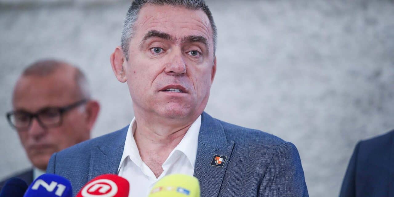 Zagreb: Ivica Kukavica i Stipo Mlinarić obratili se medijima u Saboru