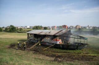 Zagreb: Vatrogasci gase požar na brodu Brazil