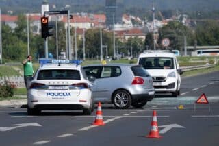 Zagreb: Prometna nesreća na križanju kod Nacionalne i sveučilišne knjižnice