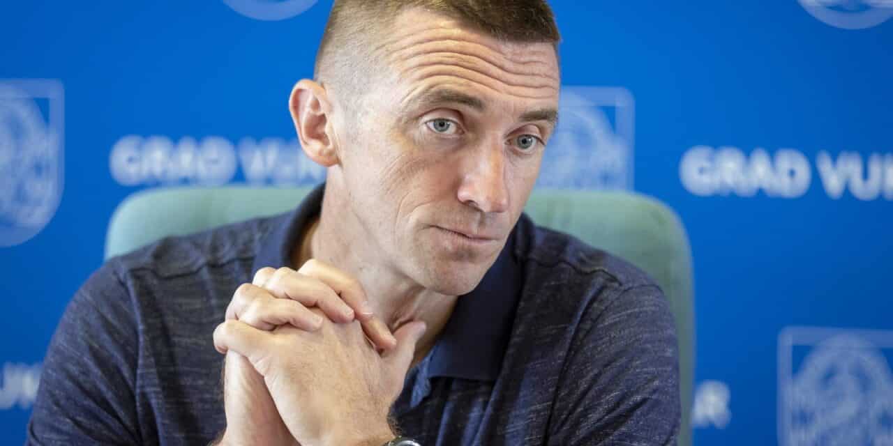 Vukovar: Ivan Penava na konferenciji za medije o besplatnom školskom materijalu za vukovarske osnovnoškolce