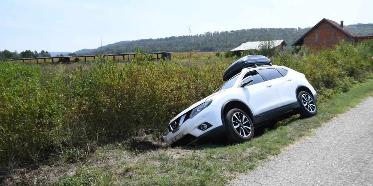 Kukunjevac: Pet osoba ozlijeđeno u slijetanju automobila s prometnice