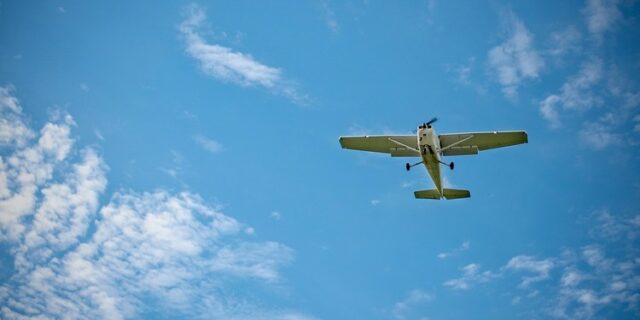 aircraft-5476895_1280