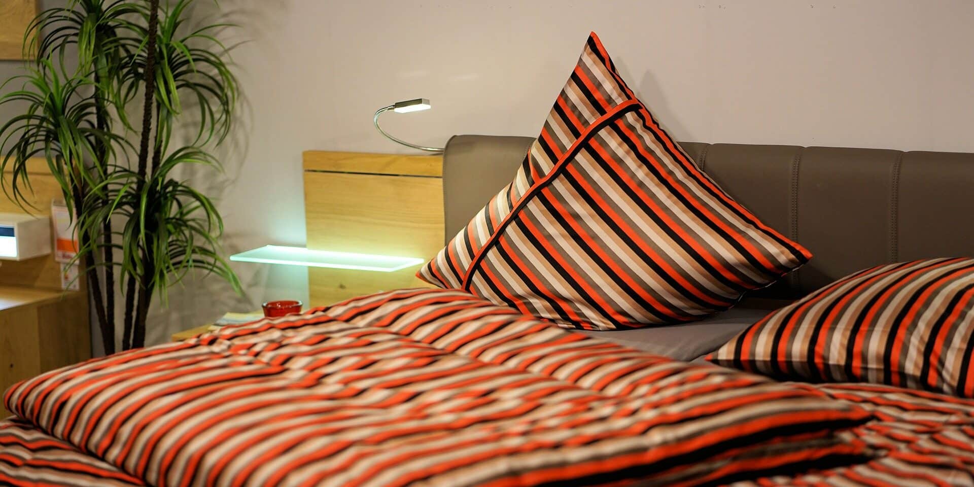 bedroom-3102376_1920