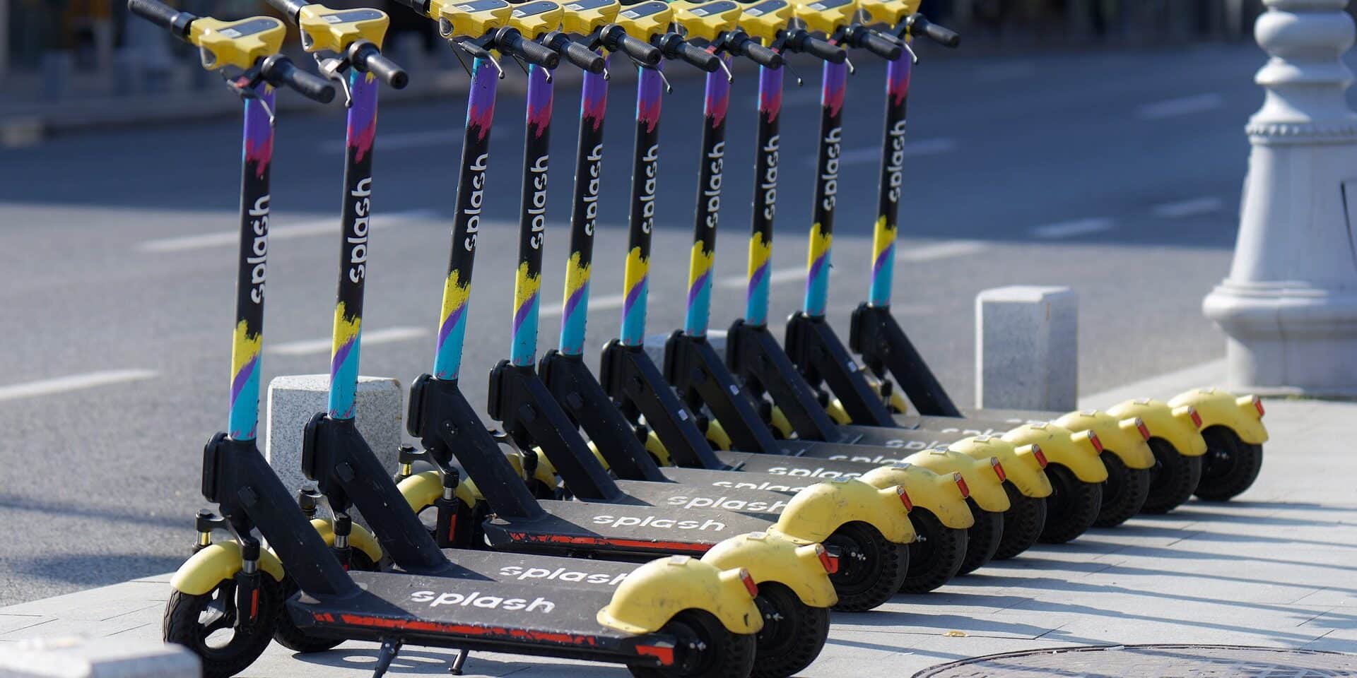 electric-scooters-6512899_1920