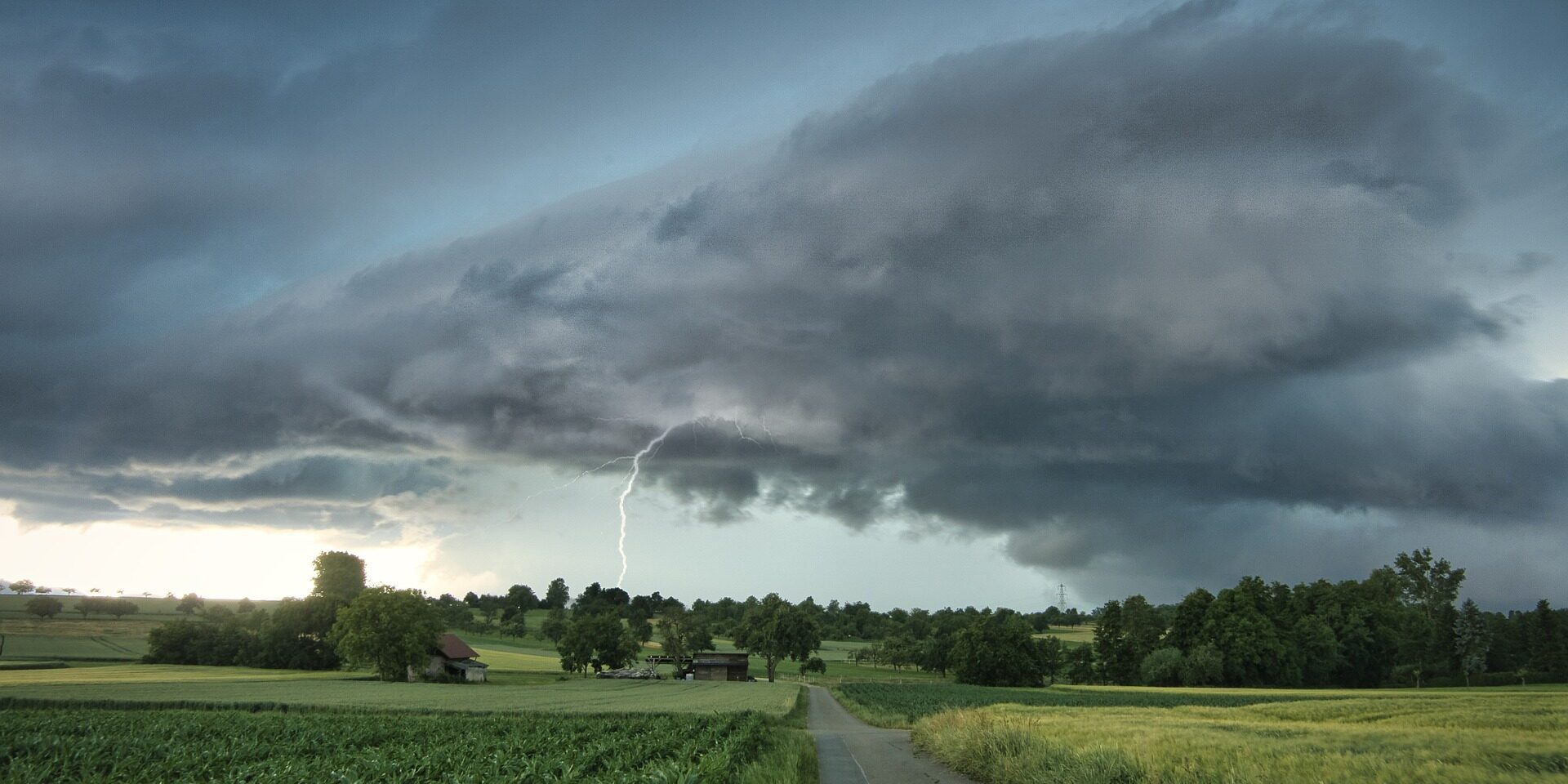 lightning-6383992_1920
