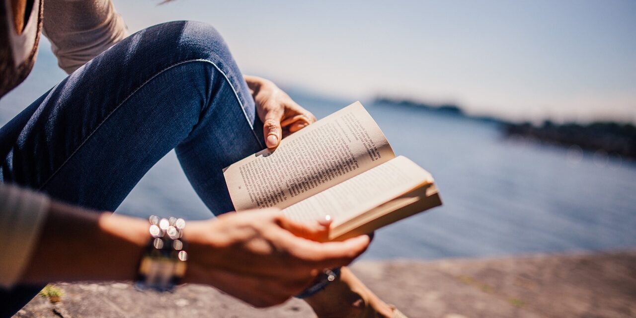 reading-925589_1280