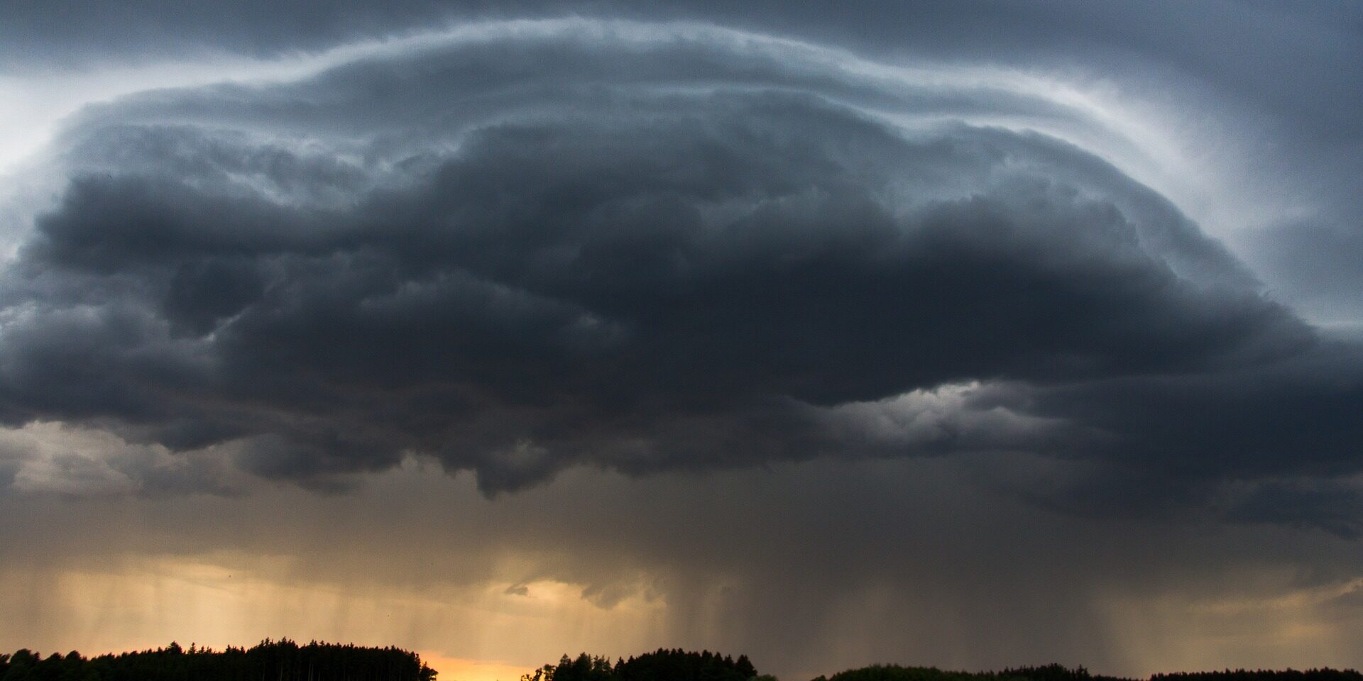 storm-3160015_1920