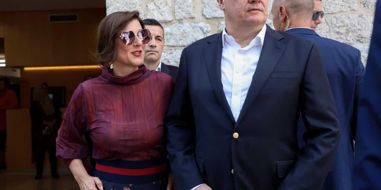 Sinj: Zoran Milanović s predsjednicom Kosova Vojsom Osmani na 309. Sinjskoj alci