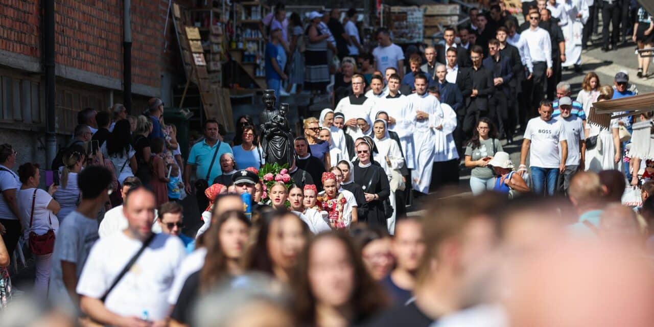 Marija Bistrica: Zagreba?ki nadbiskup mons. Dra�en Kutle�a predvodio misno slavlje prigodom 301. Zavjetnog hodo?a�?a vjernika grada Zagreba Majci Bo�joj Bistri?koj