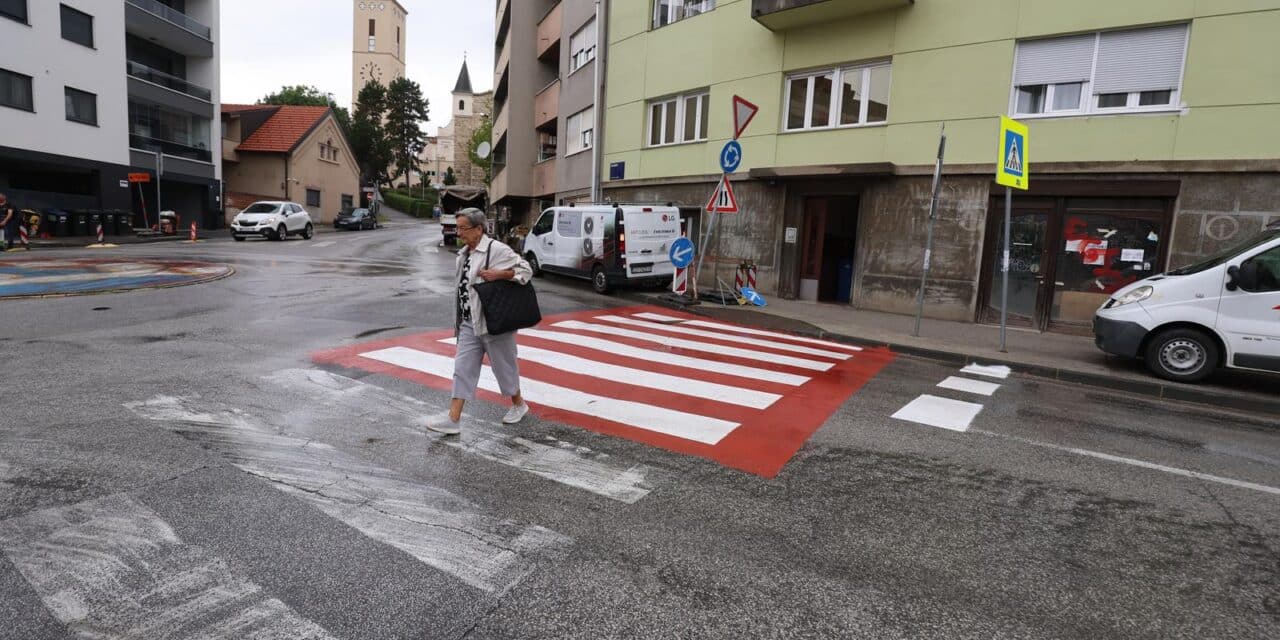 Zagreb: Ispred škole na Sv. Duhu nedovršena zebra prvog dana škole