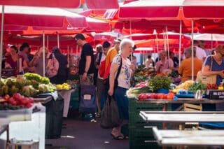 Zagreb: Gužva na Dolcu od ranih jutarnjih sati