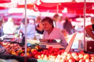 Zagreb: Gužva na Dolcu od ranih jutarnjih sati