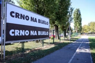 Zagreb: Plakat “Crno na bijelo” kojim Mario Radić najavljuje osnivanje nove stranke