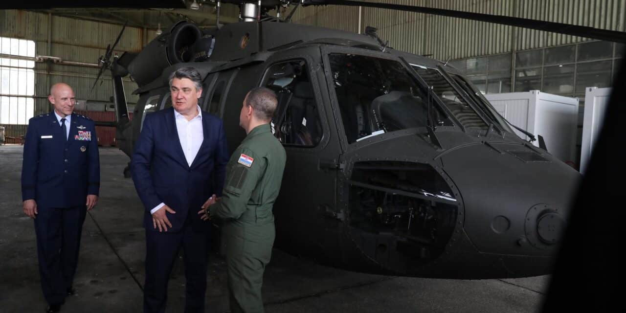 Zagreb: Preuzimanje helikoptera Black Hawk kojem su nazočili Milanović i Banožić