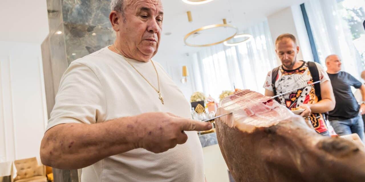 Split: Željko Kerum za svoj rođendan rezao pršut