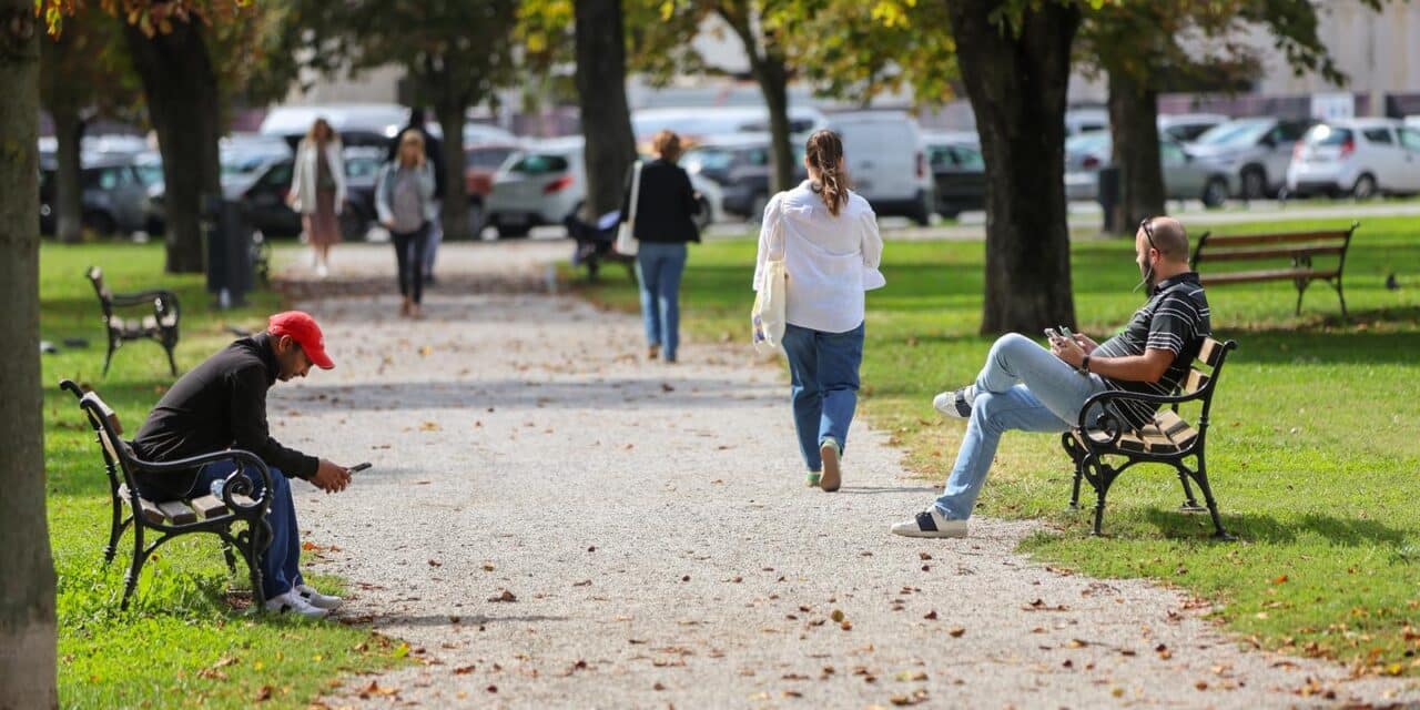 Sunčano i vjetrovito u prvim danima jeseni na zagrebačkim ulicama