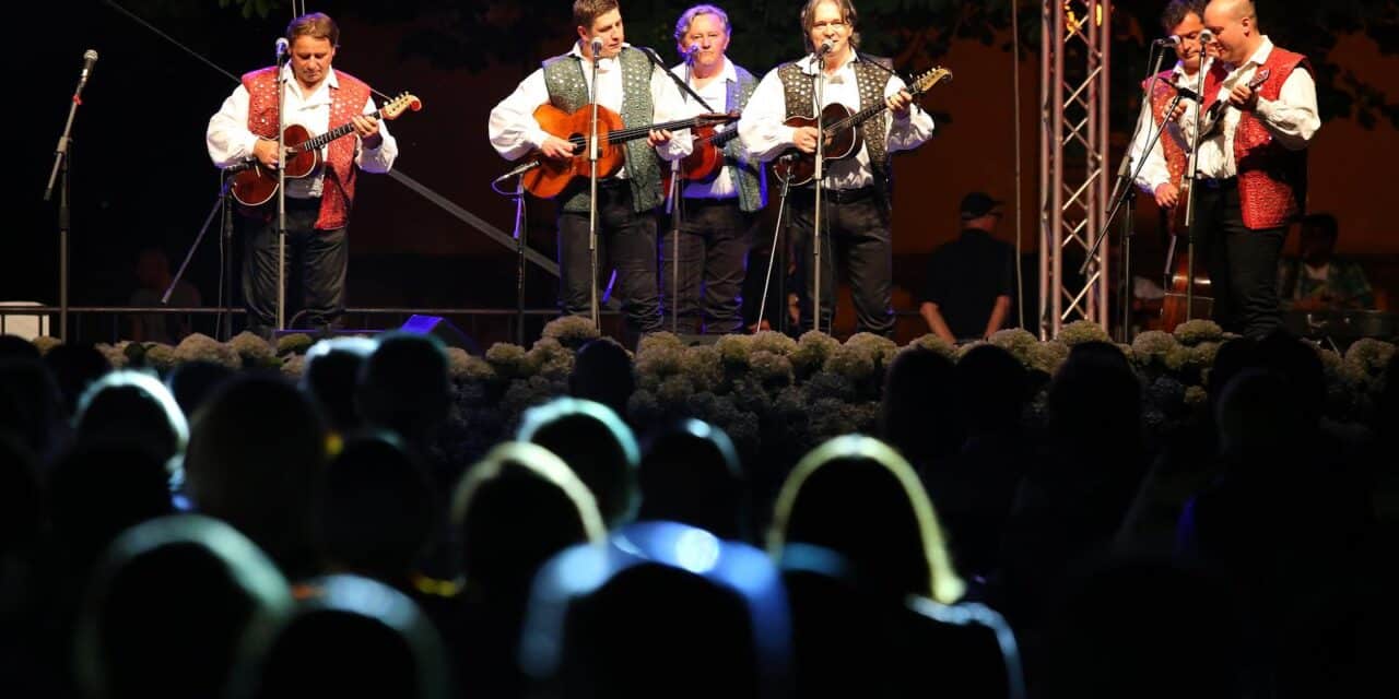 Zagreb: Najbolji hrvatski tambura�i odr�ali koncert povodom Dana grada Zagreba