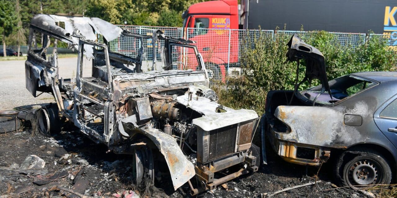 Zagreb: Zapaljena tri vozila u Sesvetama