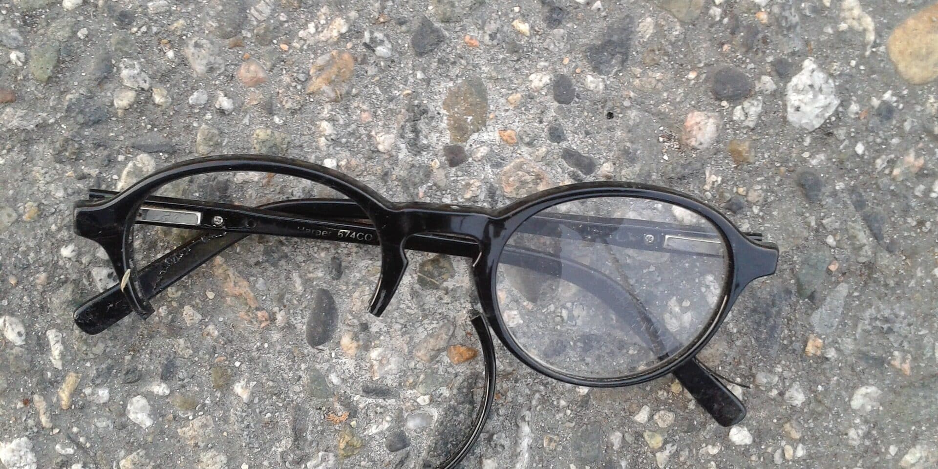 eyeglasses-366446_1920