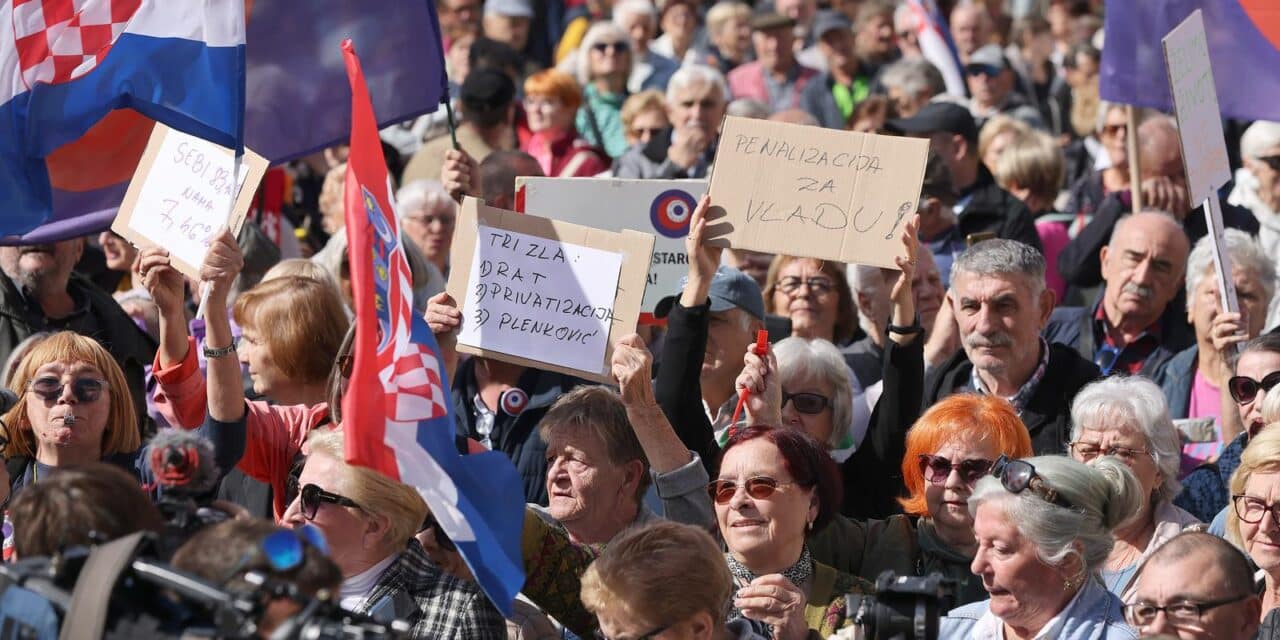 Zagreb: Na Trgu bana Jelacica prosvjedovali umirovljenici