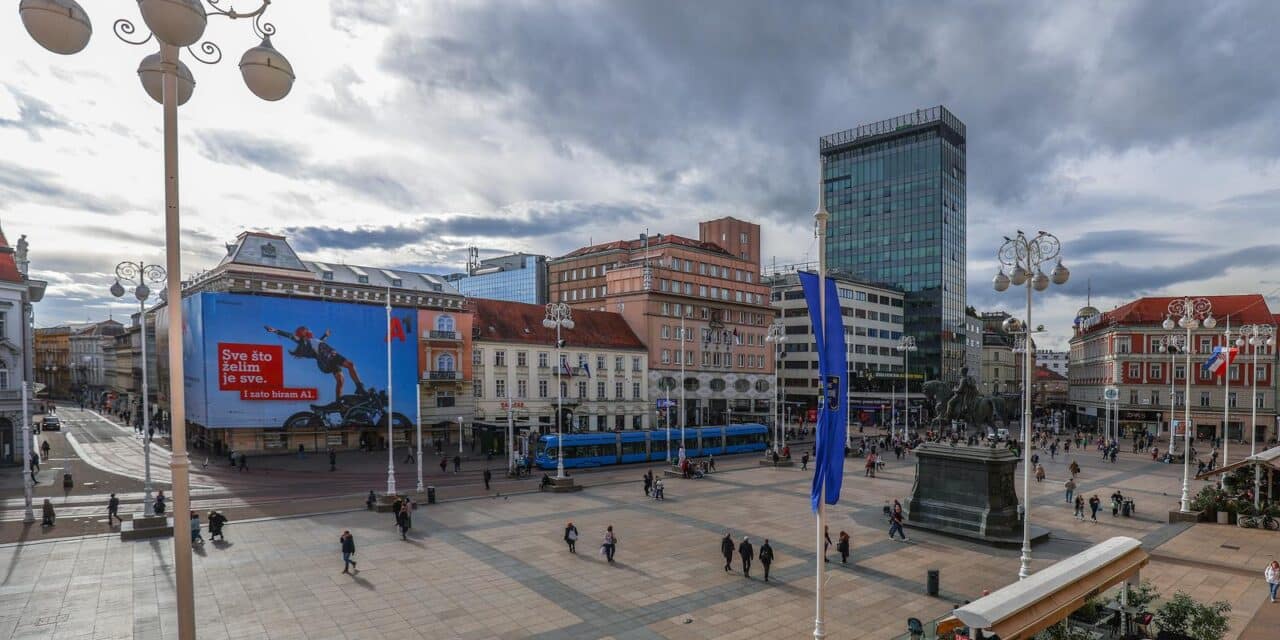 Zagreb: Pogled na Trg bana Josipa Jelačića
