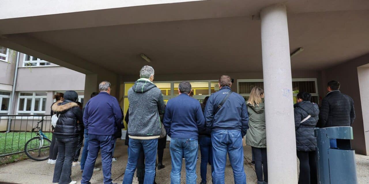 Zagreb: Prosvjed roditelja zbog problematičnog učenika prebačenog u OŠ Savski Gaj