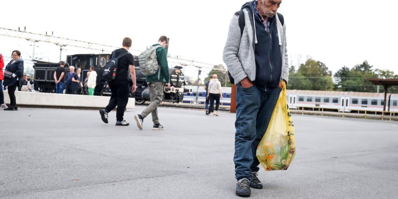 Zagreb: Prosvjed “Klupa nije krevet” povodom Svjetskog dana beskućnika
