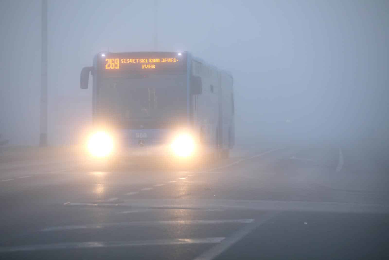 Zagreb: Jutarnja magla ometa promet